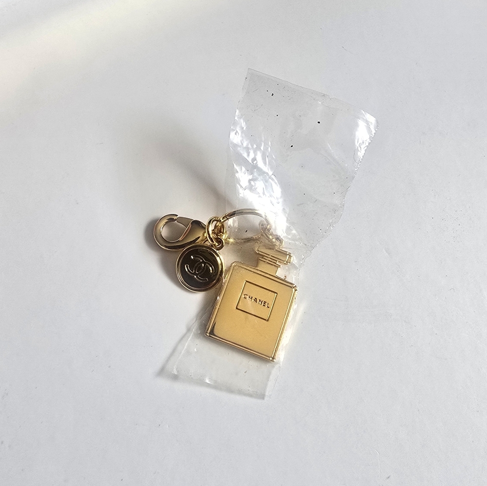 Chanel Gold Keychain Accessory - Picture 5 of 10